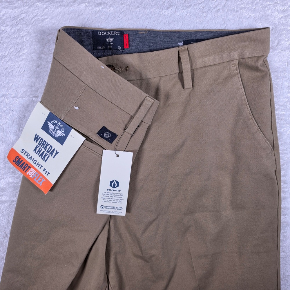 NEW Dockers Workday Khaki Mens 38/30 Beige Straight Fit Smart 360 Flex S112320